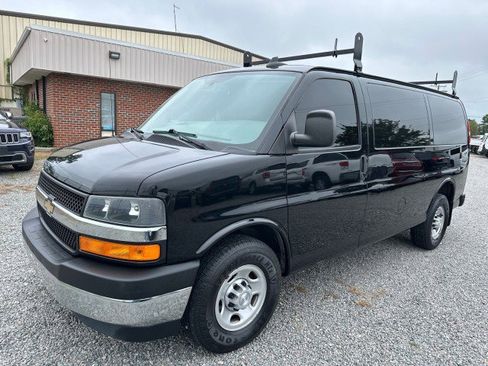 Used 2017 Chevrolet Express 2500 image 2