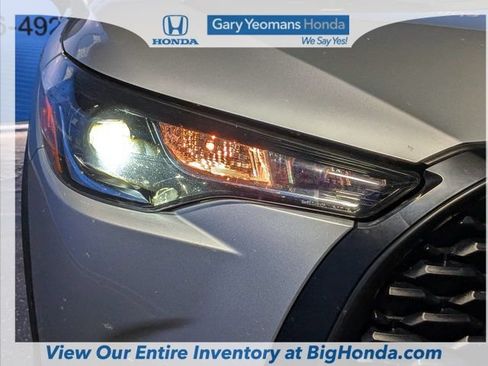 Used 2024 Toyota Corolla Cross LE FWD image 11
