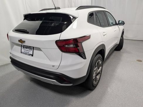 New 2026 Chevrolet Trax LT w/ LT Convenience Package FWD image 3