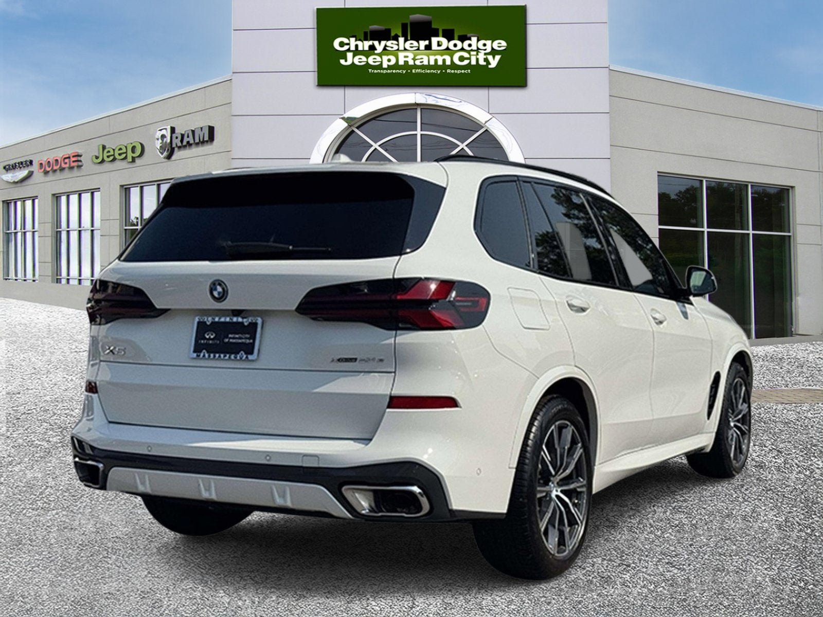 Used 2025 BMW X5 xDrive50e w/ M Sport Package AWD/4WD image 6