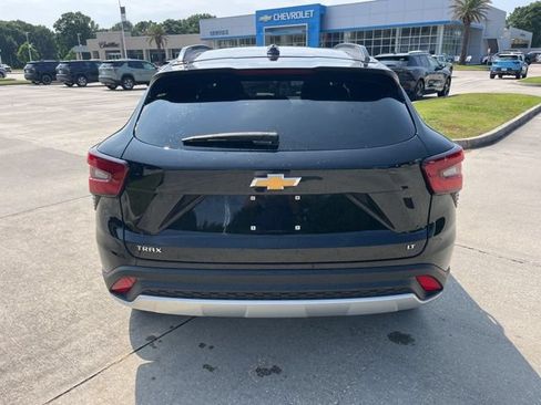 Used 2025 Chevrolet Trax LT w/ LT Convenience Package FWD image 5