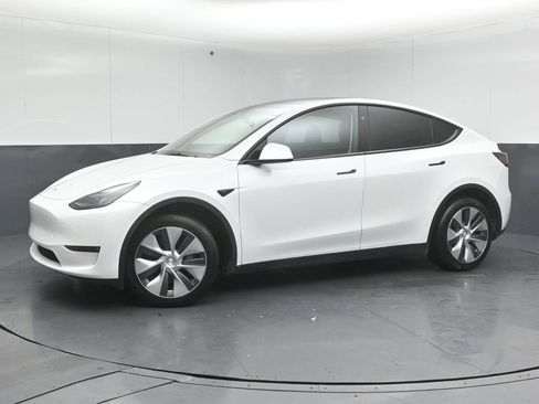 Used 2023 Tesla Model Y Long Range image 4