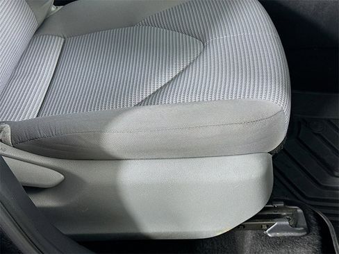 Used 2022 Toyota Highlander LE image 23