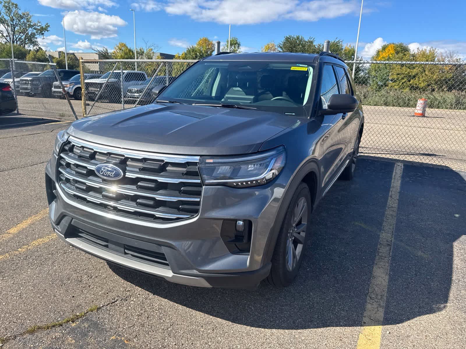 Used 2025 Ford Explorer Active w/ Active Comfort Package AWD/4WD image 3