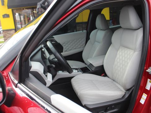 Used 2022 Mitsubishi Outlander SEL image 13