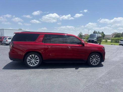 Used 2023 Chevrolet Suburban RST w/ Luxury Package AWD/4WD image 8