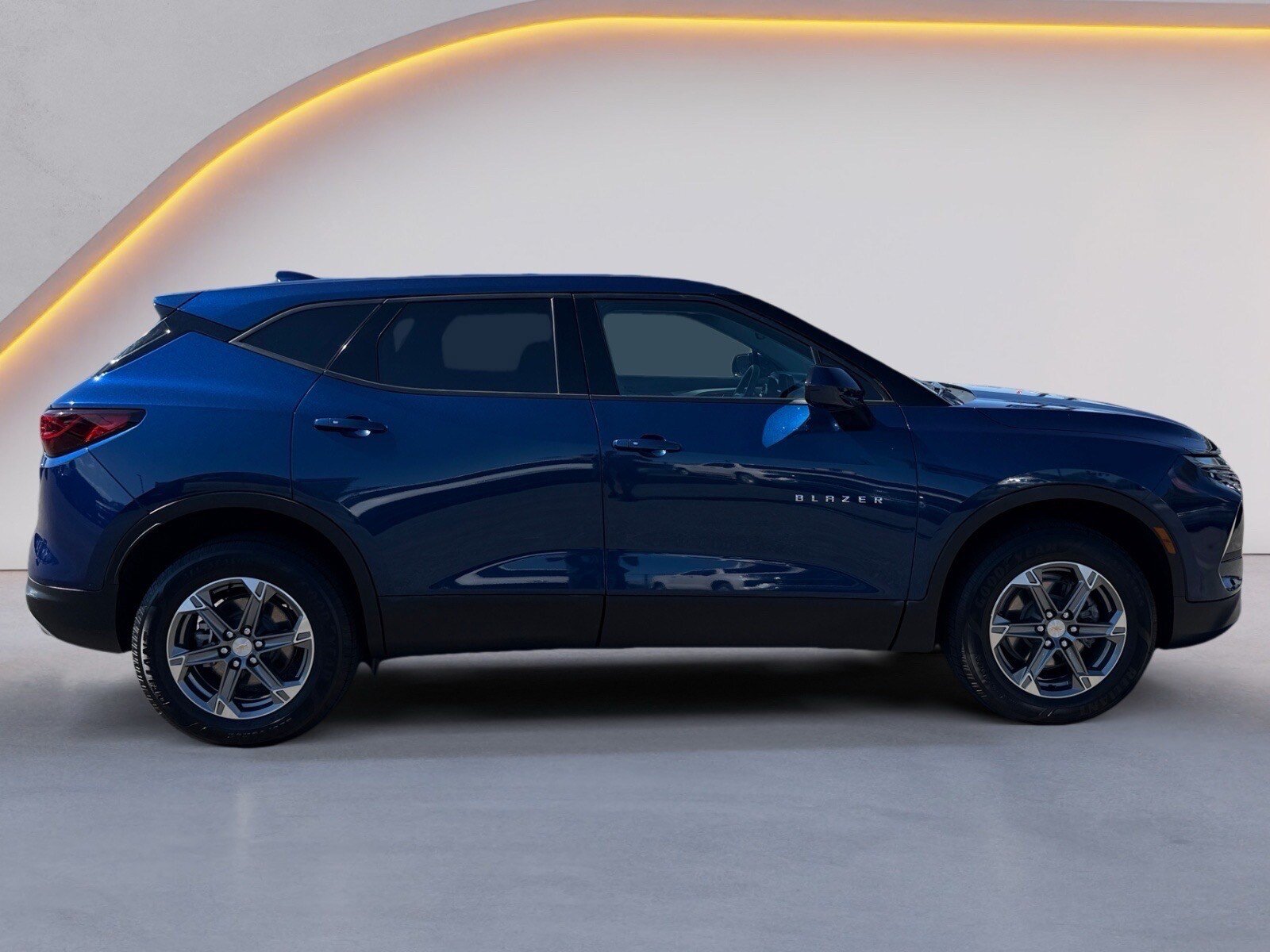 Used 2023 Chevrolet Blazer LT FWD image 2