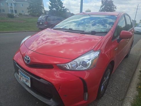 Used 2017 Toyota Prius V Four FWD image 3