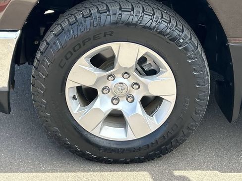 Used 2019 RAM 1500 Big Horn AWD/4WD image 32