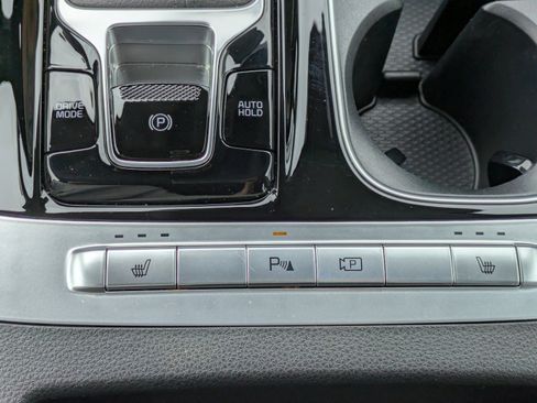 Certified 2024 Kia Carnival EX FWD image 28
