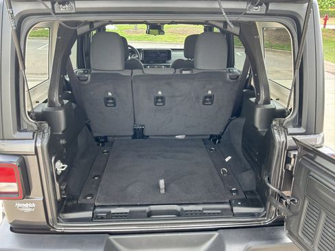 Used 2025 Jeep Wrangler Sport S image 31