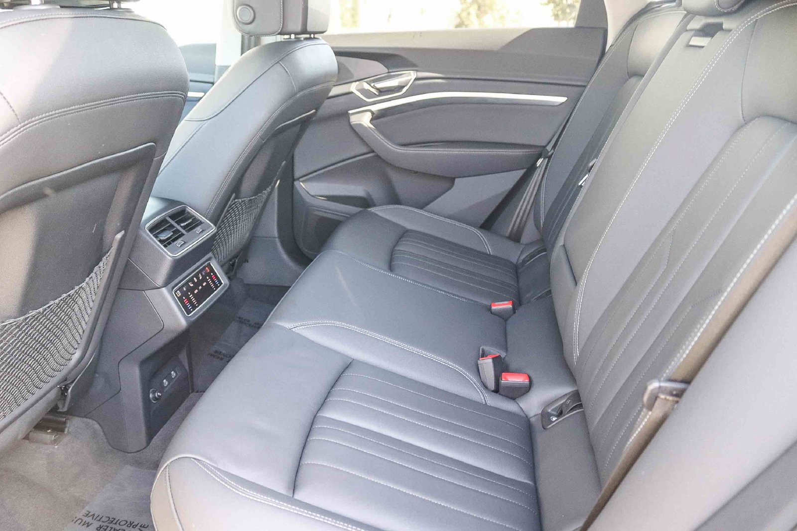 Used 2024 Audi Q8 e-tron Premium Plus AWD/4WD image 19