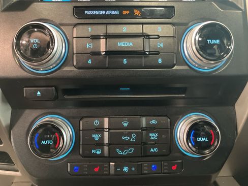 Used 2018 Ford F150 Lariat w/ Equipment Group 502A Luxury AWD/4WD image 26