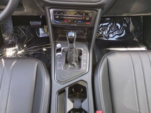Used 2024 Volkswagen Tiguan SE FWD image 18