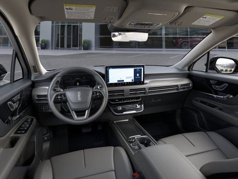 New 2026 Lincoln Corsair Premiere image 9