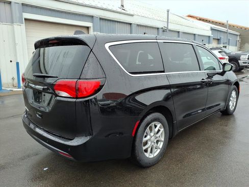 New 2026 Chrysler Voyager LX image 5