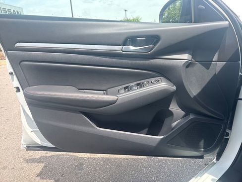 New 2026 Nissan Altima 2.5 SR w/ SR Premium Package FWD image 11