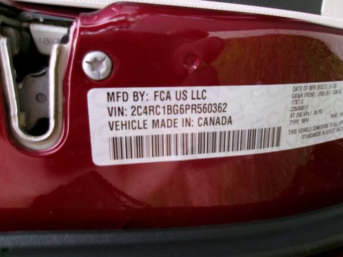 Used 2023 Chrysler Pacifica Touring-L FWD image 15