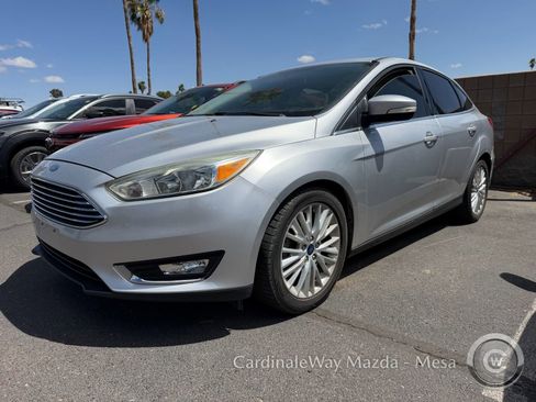 Used 2017 Ford Focus Titanium FWD image 5