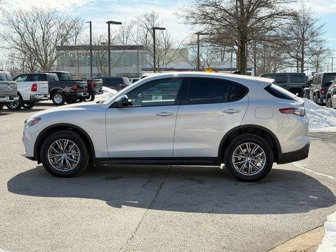 Used 2024 Alfa Romeo Stelvio Sprint image 10