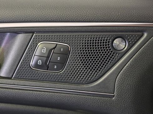 Used 2019 Ford Edge Titanium w/ Equipment Group 301A image 9