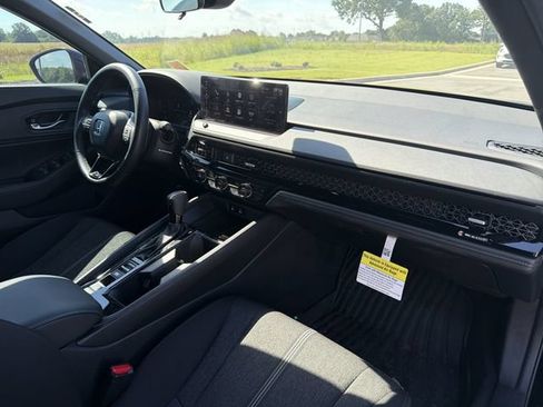 Used 2025 Honda Accord Sport image 15
