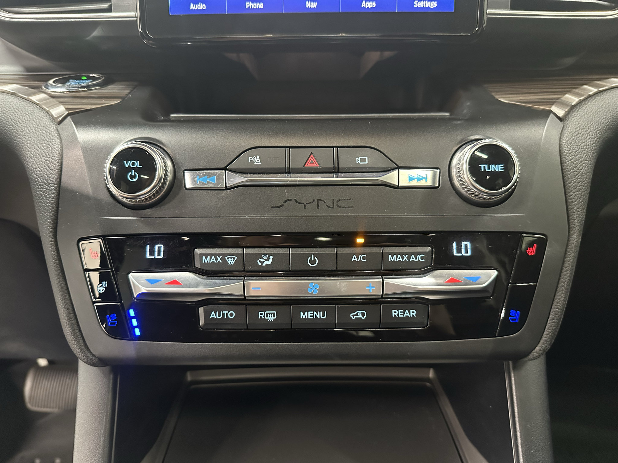 Used 2020 Ford Explorer Limited w/ Class III Trailer Tow Package AWD/4WD image 30
