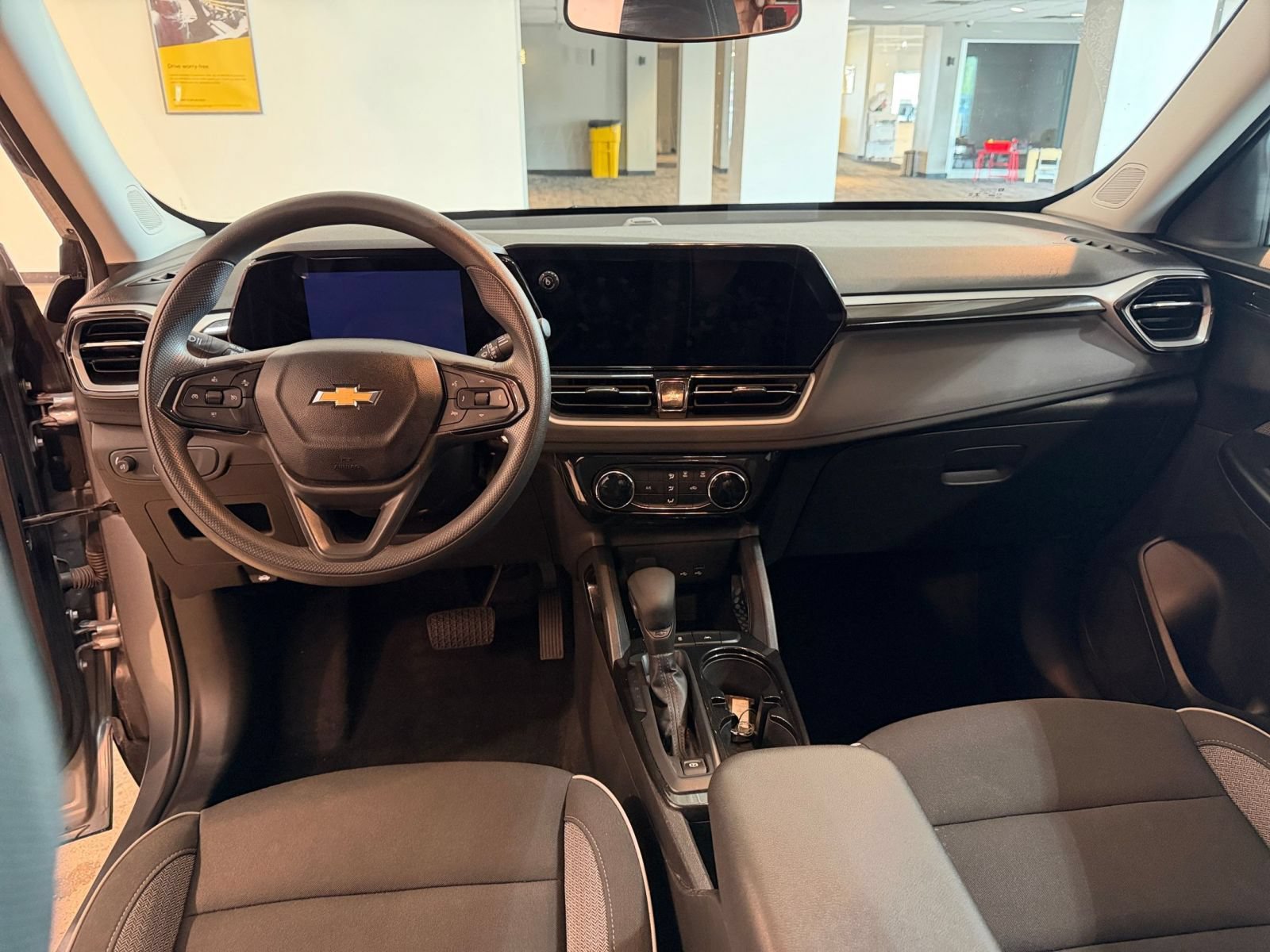 Used 2025 Chevrolet TrailBlazer LT FWD image 31