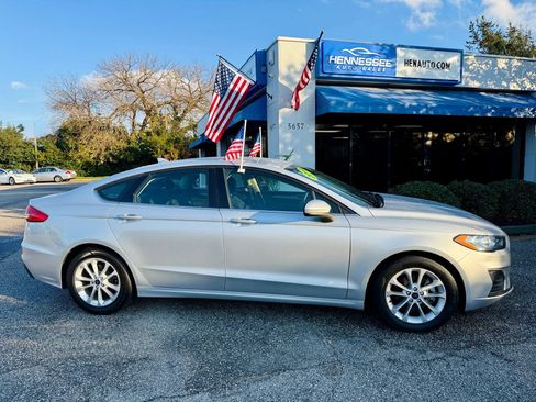 Used 2019 Ford Fusion SE image 11