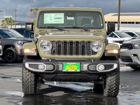 New 2025 Jeep Gladiator Sport image 11