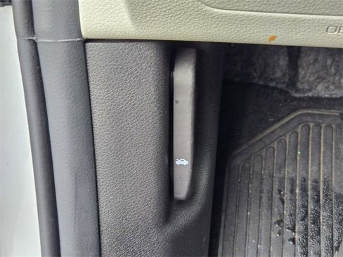 Used 2023 Kia Carnival LX image 21