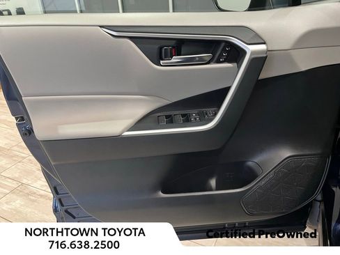 Used 2022 Toyota RAV4 XLE Premium image 5