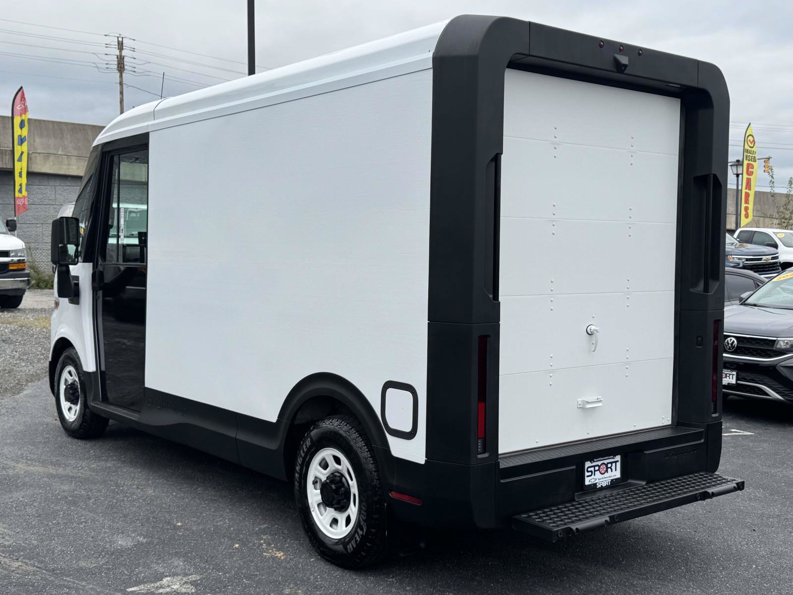 Used 2024 Chevrolet Brightdrop 400 w/ Commercial Equipment Package AWD/4WD image 17