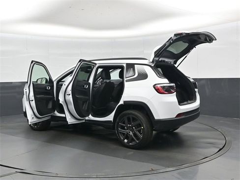 New 2026 Jeep Compass Latitude image 47