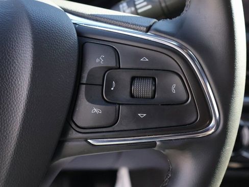 Used 2025 Buick Envista Sport Touring image 41