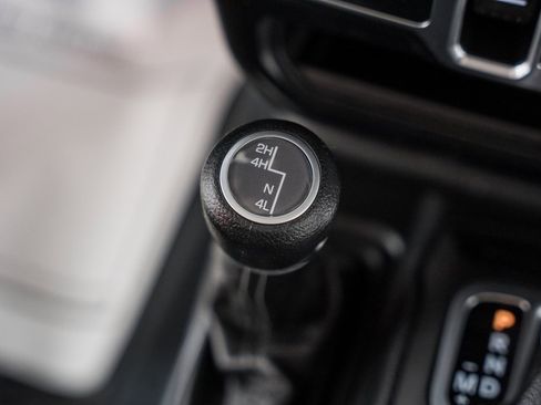 Used 2024 Jeep Wrangler Sahara image 31