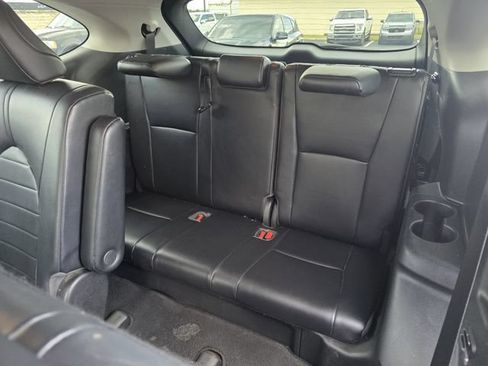 Used 2022 Toyota Highlander XLE FWD image 17