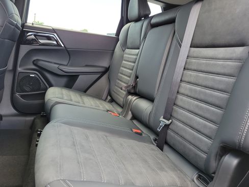 New 2026 Mitsubishi Outlander AWD image 13