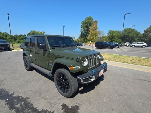Used 2023 Jeep Wrangler Unlimited Sahara w/ Cold Weather Group AWD/4WD image 1