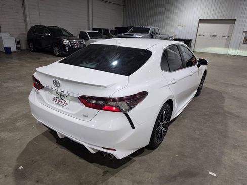 Used 2021 Toyota Camry SE FWD image 11