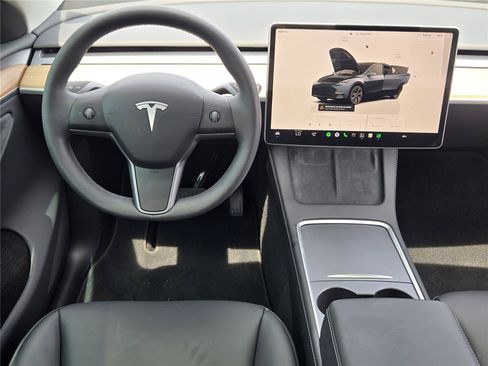 Used 2025 Tesla Model Y Long Range AWD/4WD image 24