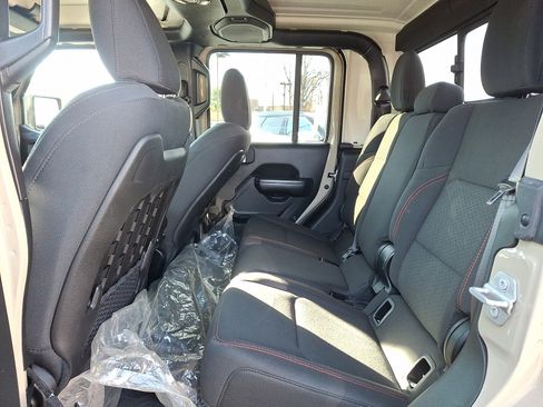 Used 2020 Jeep Gladiator Rubicon image 10
