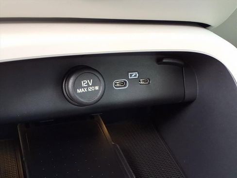 New 2026 Volvo XC40 B5 Ultra w/ Protection Package Premier image 24