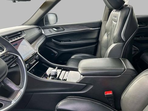 Used 2023 Jeep Grand Cherokee Overland w/ Luxury Tech Group IV image 26