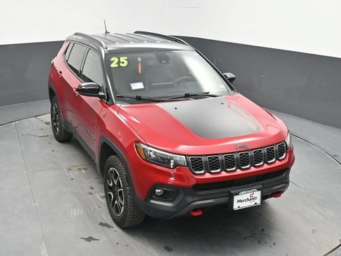 Used 2025 Jeep Compass Trailhawk AWD/4WD image 29
