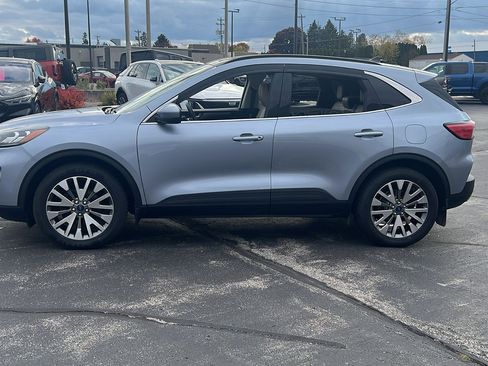 Used 2022 Ford Escape Titanium w/ Class II Trailer Tow Package image 9