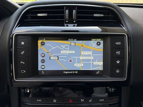 Used 2017 Jaguar F-PACE Prestige image 23