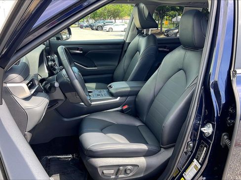 Used 2026 Toyota Highlander XLE AWD/4WD image 30