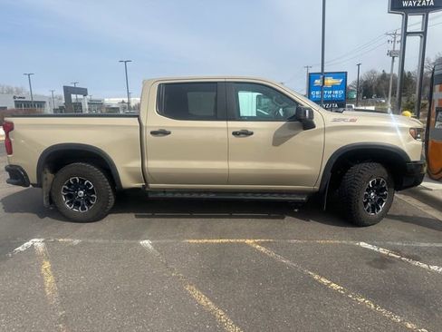 Used 2022 Chevrolet Silverado 1500 ZR2 w/ Technology Package image 7