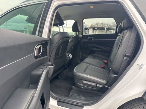 Used 2024 Kia Sorento S image 15